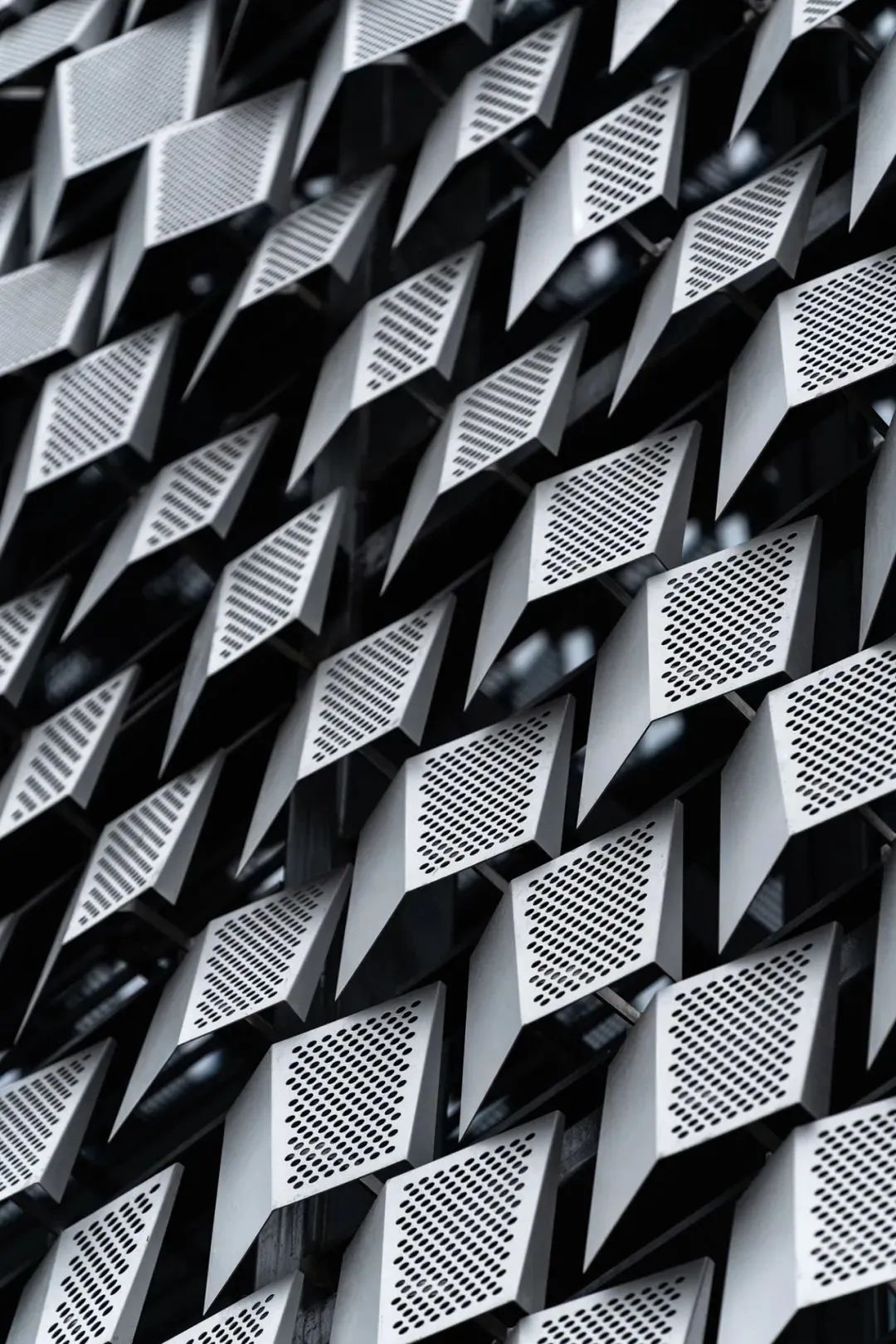 什么是鋁單板？ ?產(chǎn)品特性、規(guī)格及分類